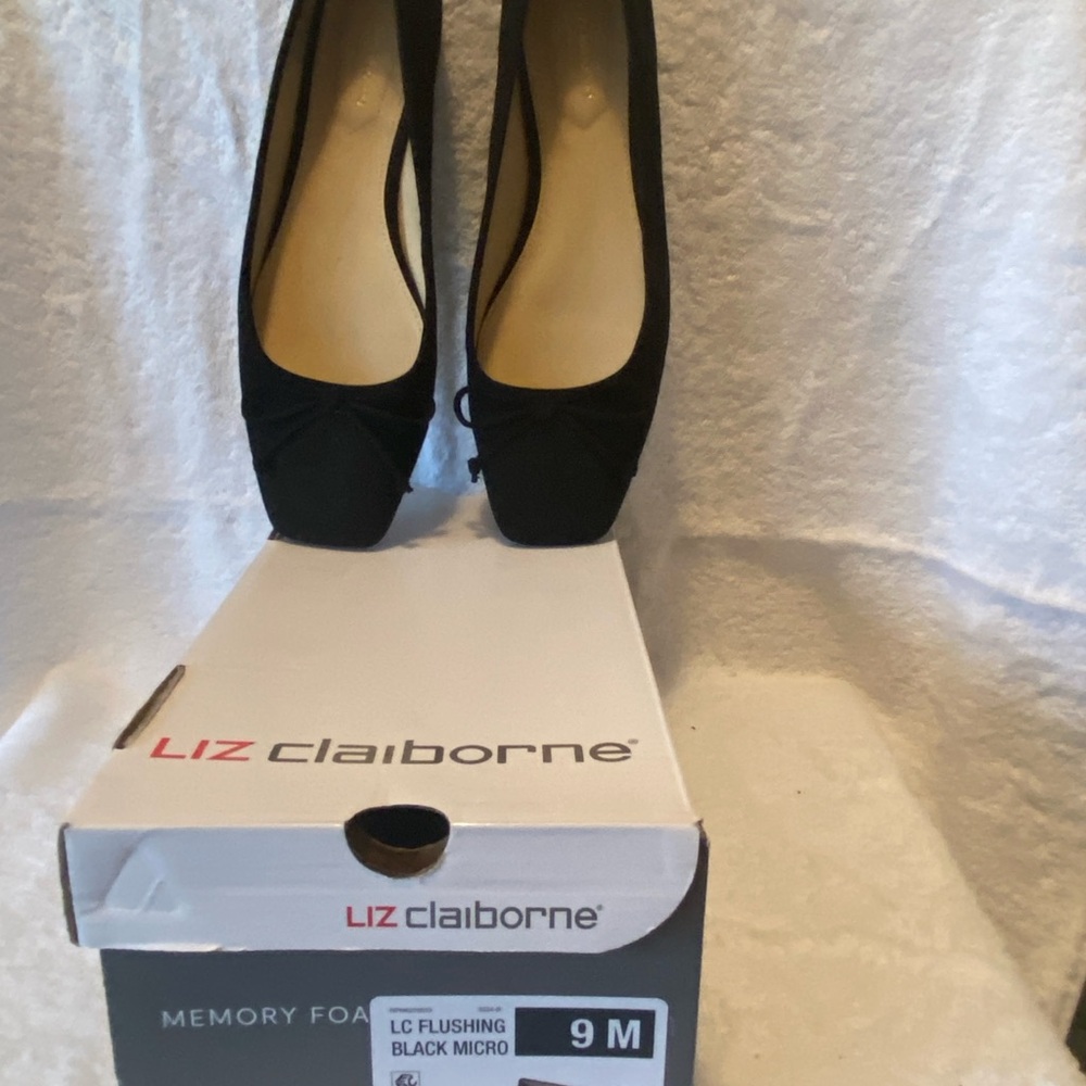Liz Claiborne Memory foam, black flats size 9m